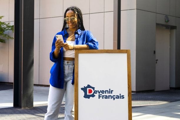 Mockup_identité_visuelle_logo_charte graphique_palette_couleur Devenir Français Création d’identité visuelle sur-mesure pour une entrepreneure créative – logo, palette couleurs et typographie - E-commerce - boutique en ligne